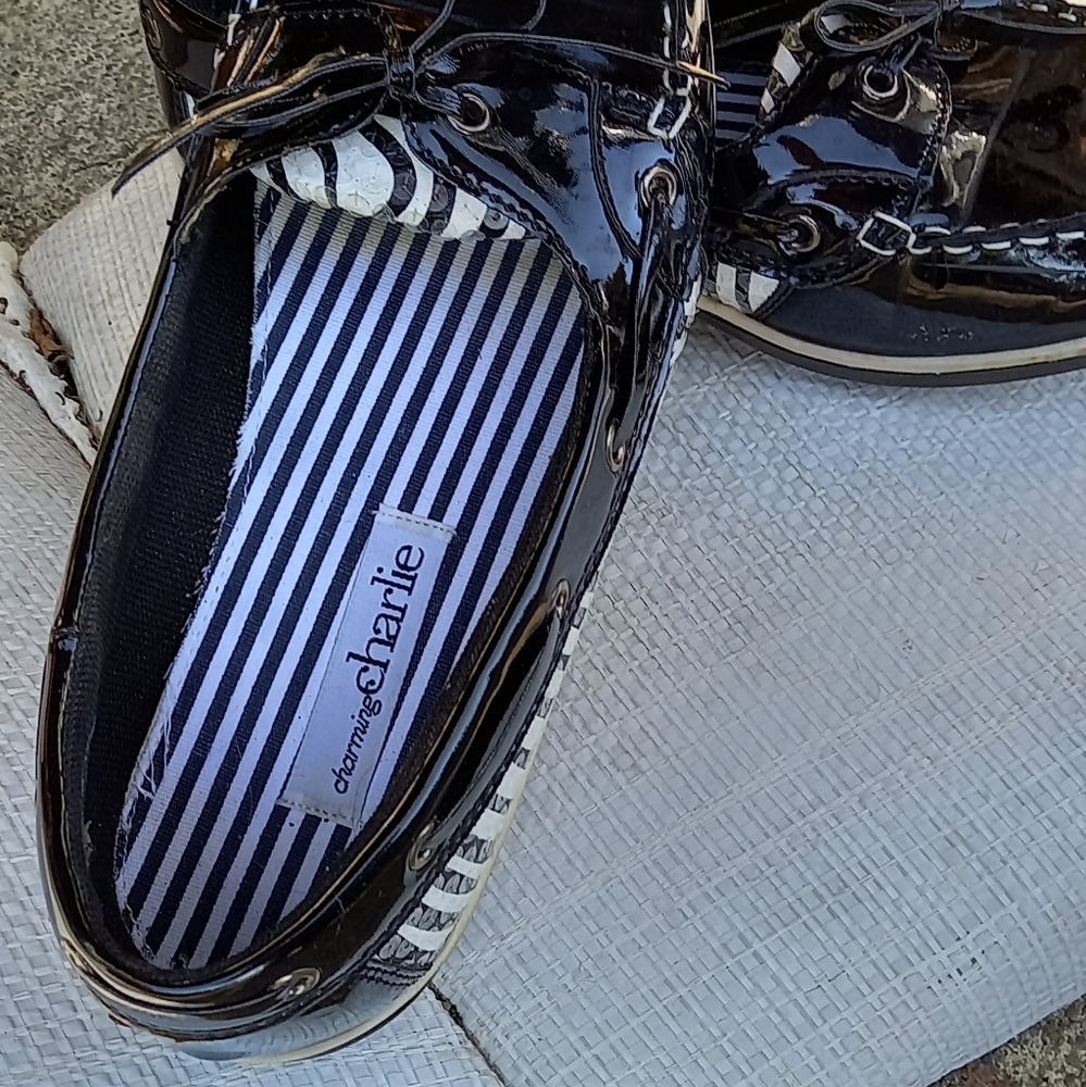 Boat shoes style flats